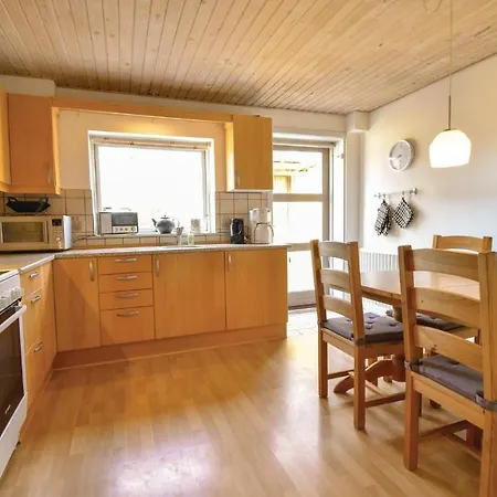 Hébergement de vacances Four-bedroom Holiday In